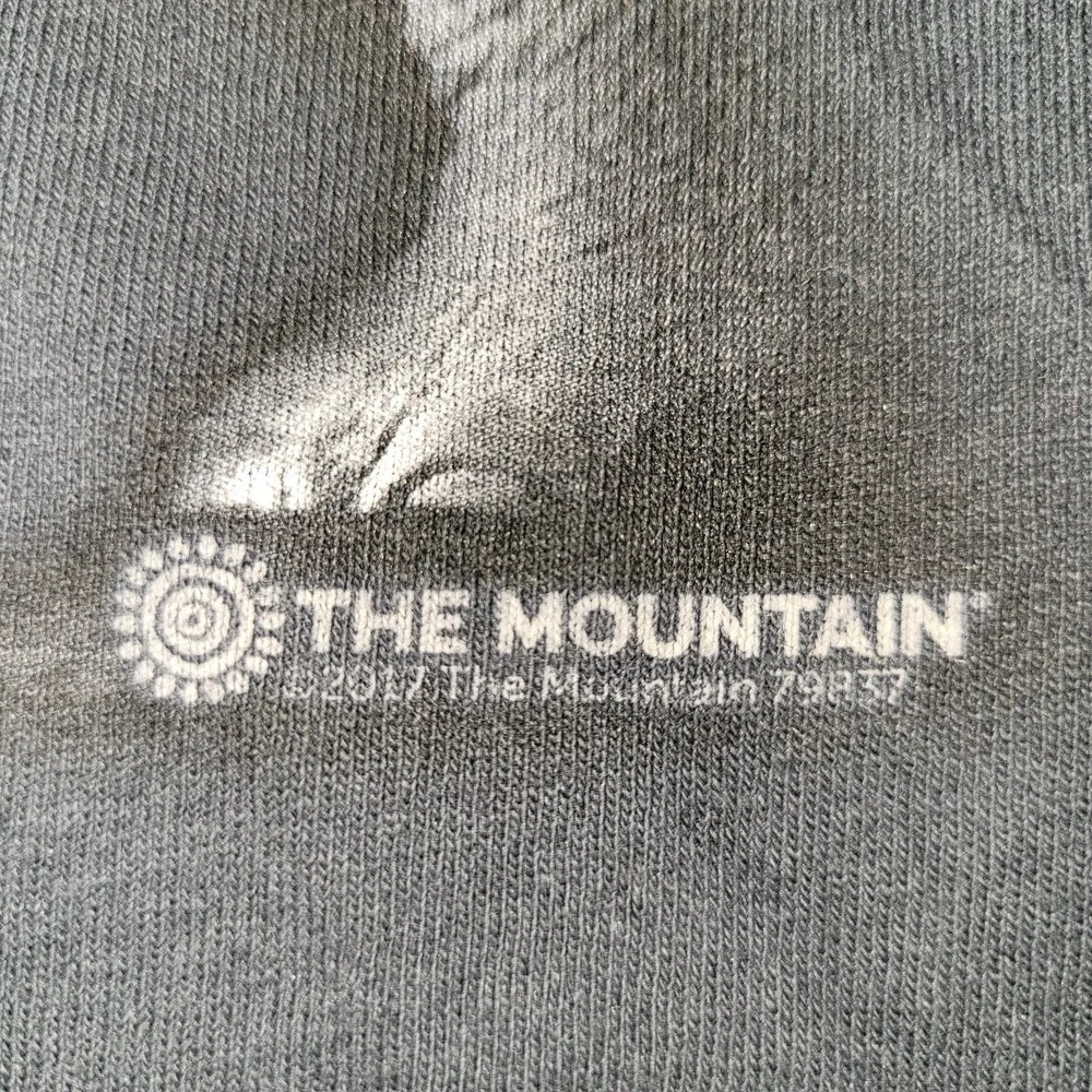 The Mountain Elephant Stop Extinction Short Sleeve T-Shirt Men's Size Large 2017